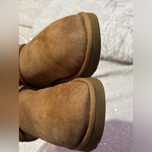 UGG Classic Short II - Picture 9 of 16